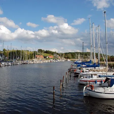 Mit Terrasse Am Hafen In 08 Homestay szállás *
